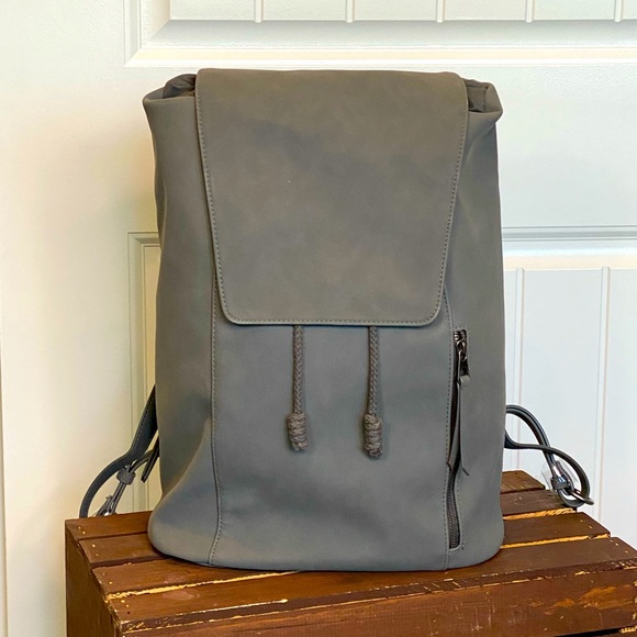 Like New! Grey Universal Thread Drawstring Backpack - Picture 1 of 12